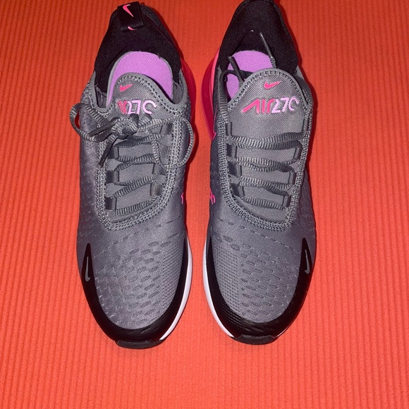 Nike AirMax 270 size 6Y no lid on box - Picture 2 of 2